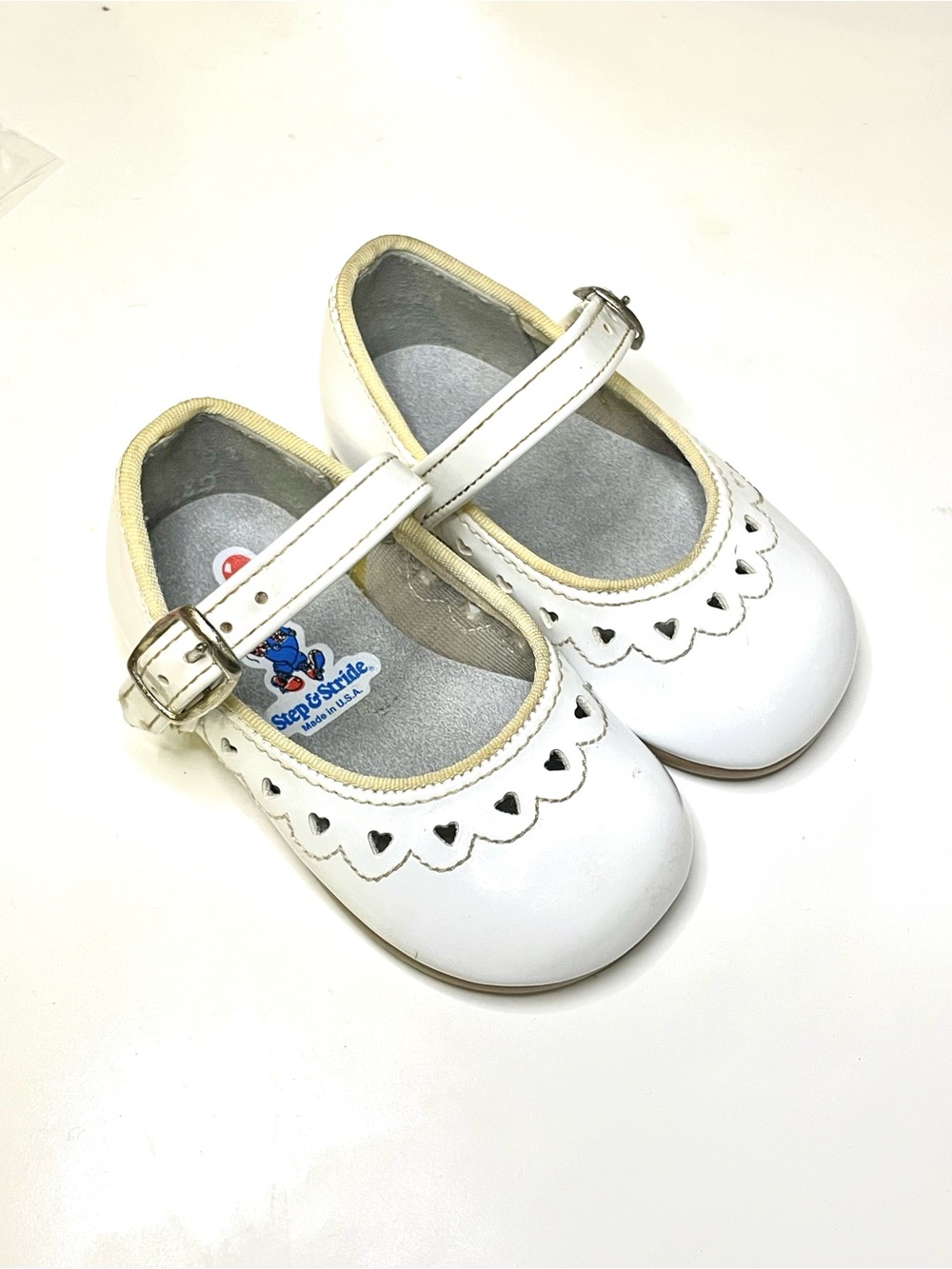 Rare Vintage Step and Stride Girls' White Heart-Trim Mary Jane Dress Shoes